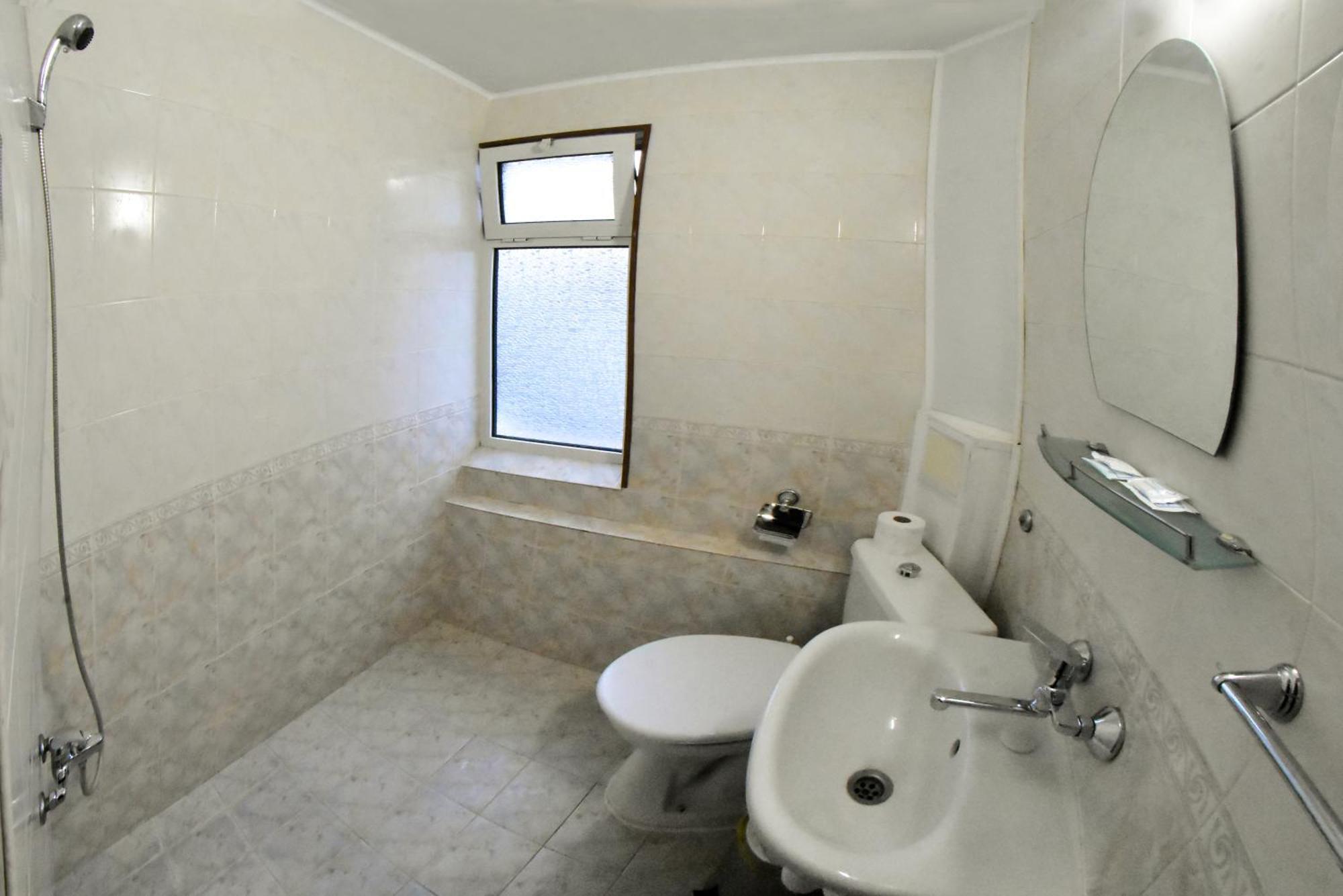 Hotel Rade 1 Vratsa Bagian luar foto